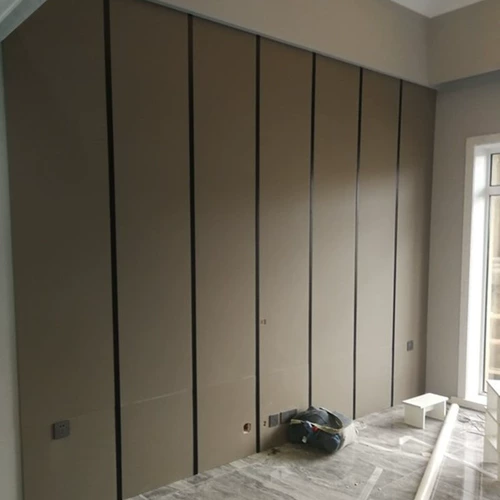 Алюминиевая сплава T -образная полоса, металлическая плитка и деревянная полость, декоративная фоновая стена Потолок закрывающе