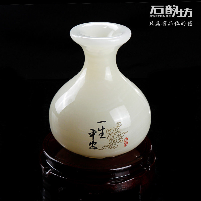 Natural jade small vase delicately decorated with gift country tide Valentine's Day gift to girlfriend wife's birthday