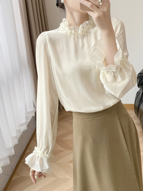 Lingze Xi 2026 Early Spring New High-End Elegant Petal-Sleeve Silk Velvet Top for Women