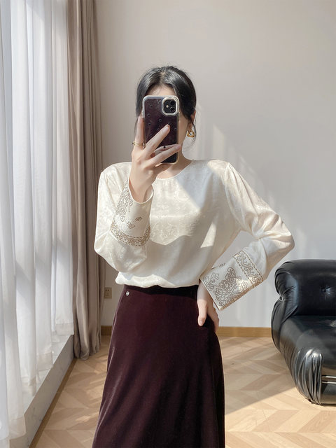 New Chinese Style Light Luxury Off-White Top for Women, Autumn and Winter, Copper Ammonia Silk, Loose Fit, Slimming, Rhinestone Pullover Shirt
