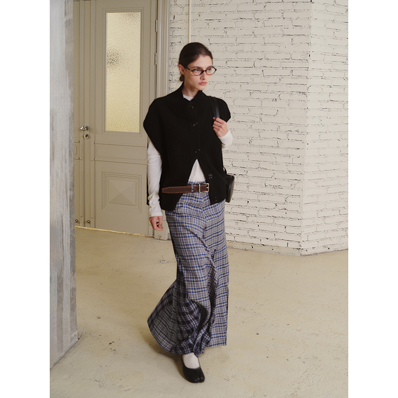 Spring and Autumn Retro Half-High Collar Knitted Vest for Women, Sleeveless Niche Black Casual Sweater Vest, Vest Top Spring and Autumn Retro Half-High Collar Knitted Vest for Women, Sleeveless Niche Black Casual Sweater Vest, Vest Top