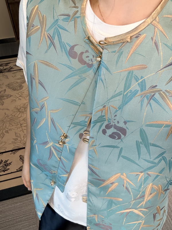 Xiao Ying Silk. Authentic Qian Xiaoping's Work with Steel Stamping, Panda Jade Bamboo Vest Xiao Ying Silk. Authentic Qian Xiaoping's Work with Steel Stamping, Panda Jade Bamboo Vest