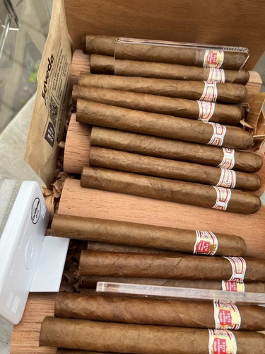 Кубинская сигара с мягкой кедром кедровой кедр кедровой чип 茄 茄 古 古 古 古 古 Импортированный блокбастер испанский