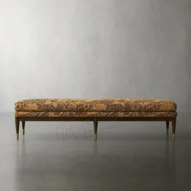 意式床尾凳：简约线条中的家居美学革命