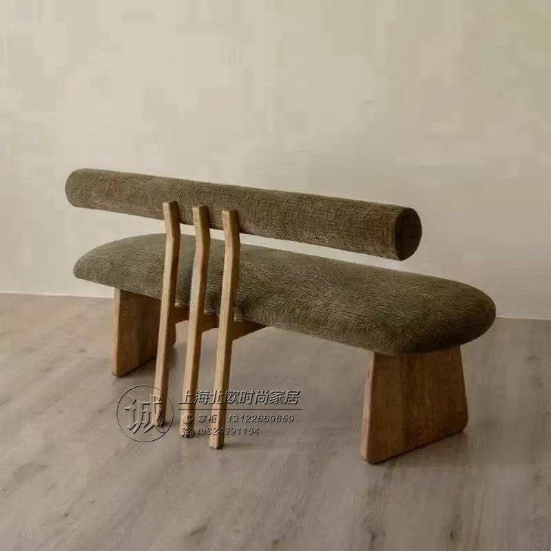 穿越时光的原木长凳：复古与功能的完美结合