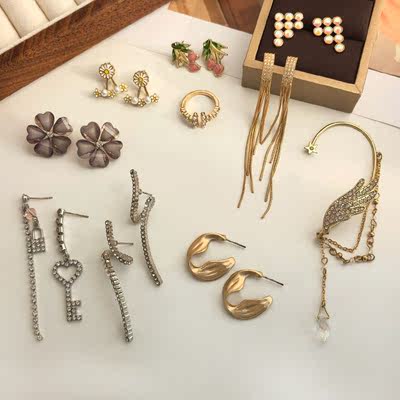The collection of Mi Han's welfare items features a simple and unique style that is suitable for daily commuting. Fashionable earrings and accessories are not eligible for discounts