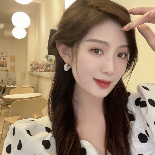 觅韩 Летние свежие небольшие дизайнерские серьги