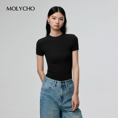 Белая приятная телу футболка с коротким рукавом, облегающий крой, в обтяжку