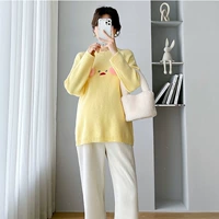 Желтый свитер