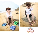 Детские летние нескользящие тапочки для мальчиков, сандалии, модные слайдеры, семейный стиль, подходит для подростков