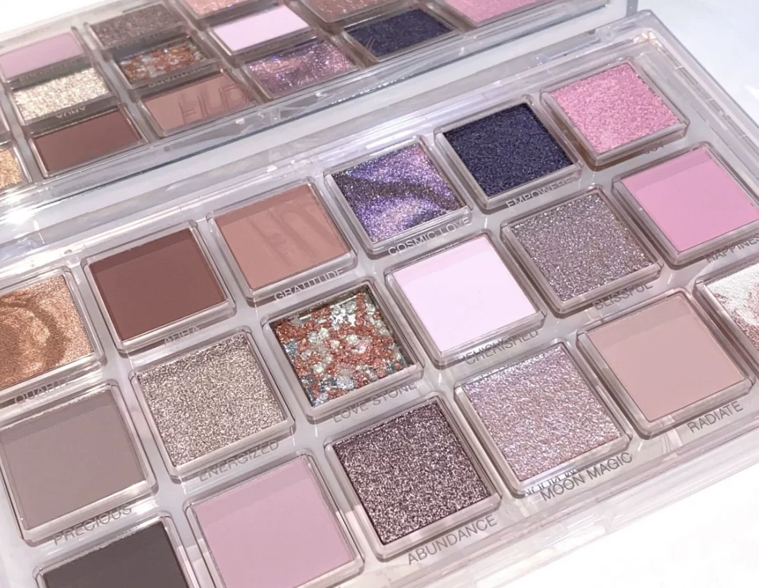 [Готовая к продаже новинка HUDA BEAUTY 18-цветная палетка теней для век empowerед / rose quartz]