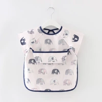 Небольшой порошок слон на рукаве