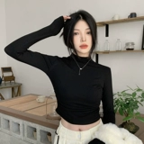 Дизайнерский лонгслив, черная осенняя короткая приятная телу футболка, тренд сезона, высокий воротник