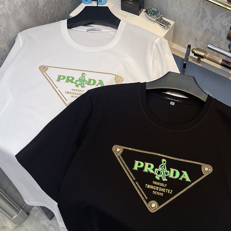 Dayinwang Prada Men's Collaboration Short-Sleeve T-Shirt with Triangle Logo, Solid Color Mercerized Cotton Top Dayinwang Prada Men's Collaboration Short-Sleeve T-Shirt with Triangle Logo, Solid Color Mercerized Cotton Top