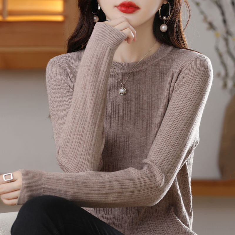 Elegant Round Neck Sweater for Women, Autumn and Winter Slim Fit, Low-Neck Knitted Base Layer, Versatile and Fashionable Long-Sleeve Top for Women