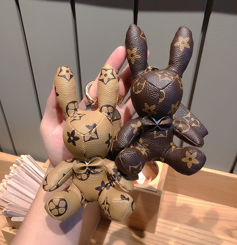 LVGEDETE small rabbit car key buckle pendant paparazzi keychain male and female shoulder bag hanging decoration old flower pendant