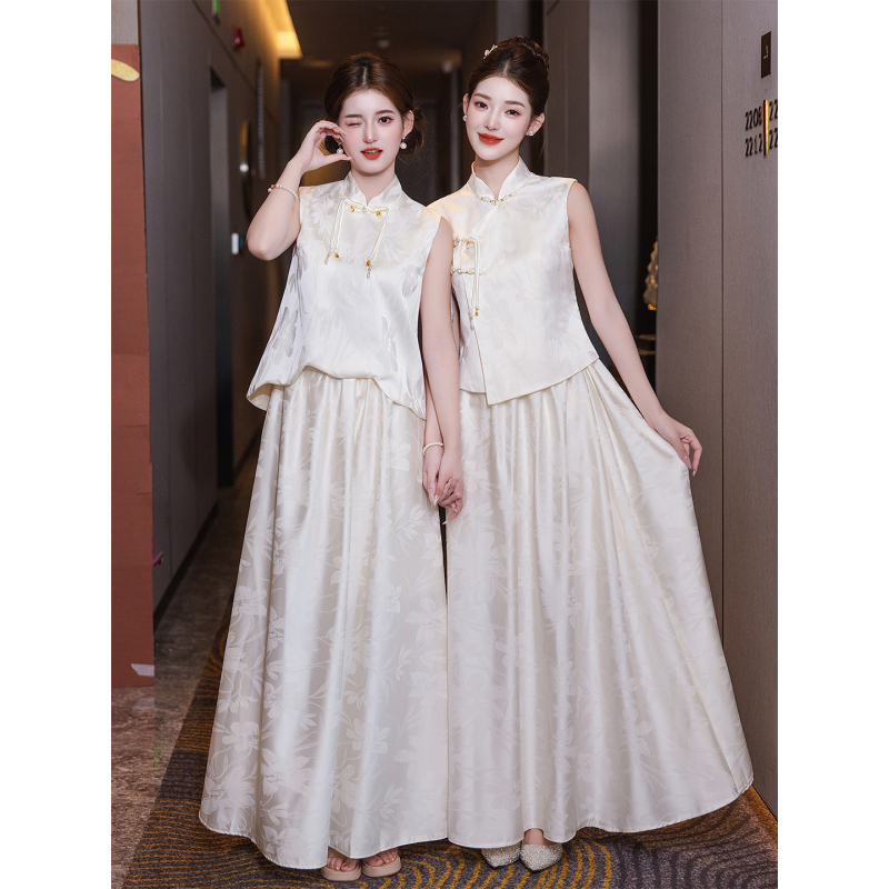New Chinese-Style Bridesmaid Dresses 2026 New Wedding Sister Group Champagne-Colored Dress High-End and Beautiful Engagement Cheongsam