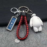 Маленькая голова, большая белая карта букв+черная и красная веревка