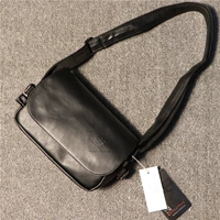 Черный кожаный ремешок (плечевой ремешок не может быть удален)