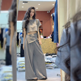 Комплект из свободного топа с короткими рукавами и брюк с широкими штанинами для женщин, новинка лета 2025, простой и удобный для повседневной носки, комплект из двух предметов.