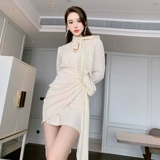 Небольшое дизайнерское платье, осенний лонгслив, мини-юбка, тренд сезона, городской стиль, V-образный вырез, с акцентом на бедрах