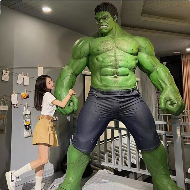 Marvel Hulk 1:1 Scale Fiberglass Sculpture Model for Mall, Amusement Park, Hotel, and Tourist Attraction Decoration Large Ornament