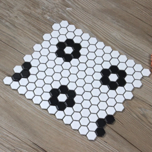 Черно -белая шестиугольная мозаичная кирпичная кирпичная кирпичная кирпич