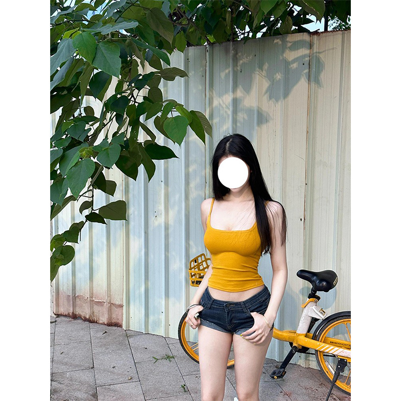 Sexy Hot Girl Wears Ginger Yellow Camisole, Women's 2025 Summer New Style, Slim-Fitting and Unique Sleeveless Top for Layering