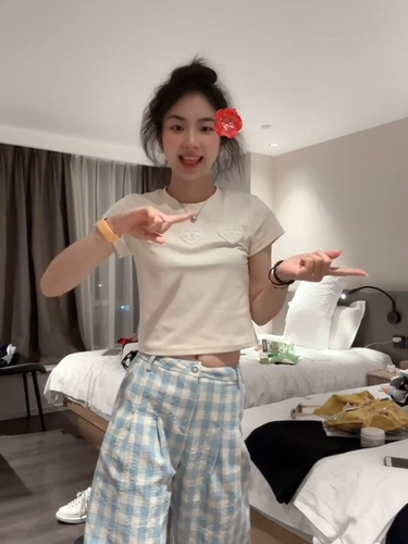 Милая приталенная короткая футболка с коротким рукавом с бантиком, по фигуре, подходит для подростков