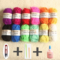 Набор шерстяных ниток 12 цветов + ножницы + швейная игла + клей.