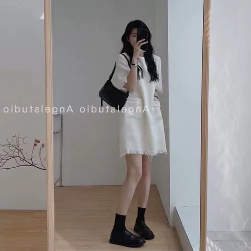 Весеннее небольшое дизайнерское белое летнее платье, юбка, 2022 года, в стиле Шанель, французский стиль, тренд сезона, яркий броский стиль