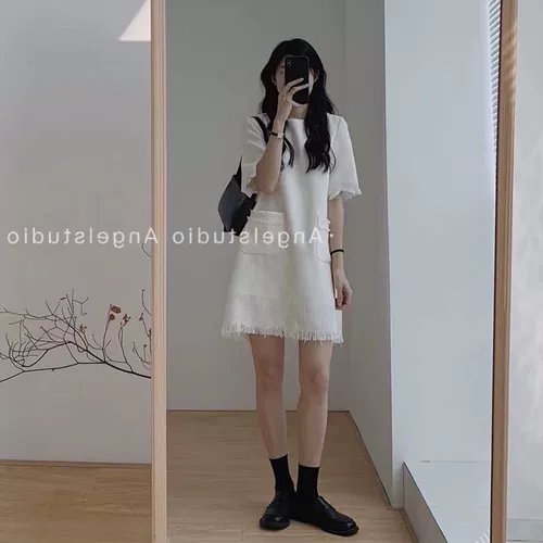 Весеннее небольшое дизайнерское белое летнее платье, юбка, 2022 года, в стиле Шанель, французский стиль, тренд сезона, яркий броский стиль