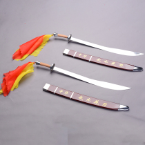 Taiji performs soft knife Chinese martial arts flower knife practice soft loud loud men and women children morning practice