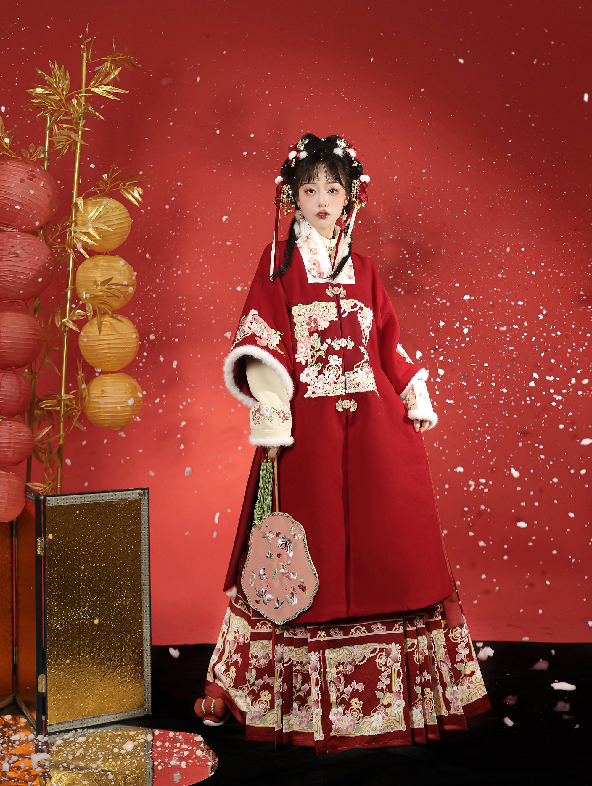 【中国直邮】荨茉乐淘淘 新款秋冬原创汉服明制加绒加厚马面裙 (红色合领补袍+米色立领+马面裙) S