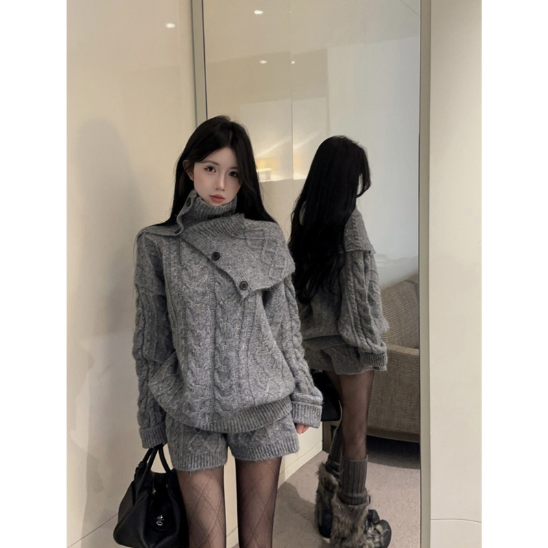 Petite Cable Knit Sweater Women's Three-Piece Set with Shorts, Top, and Scarf, Complete Set 2026 New Winter Collection Petite Cable Knit Sweater Women's Three-Piece Set with Shorts, Top, and Scarf, Complete Set 2026 New Winter Collection