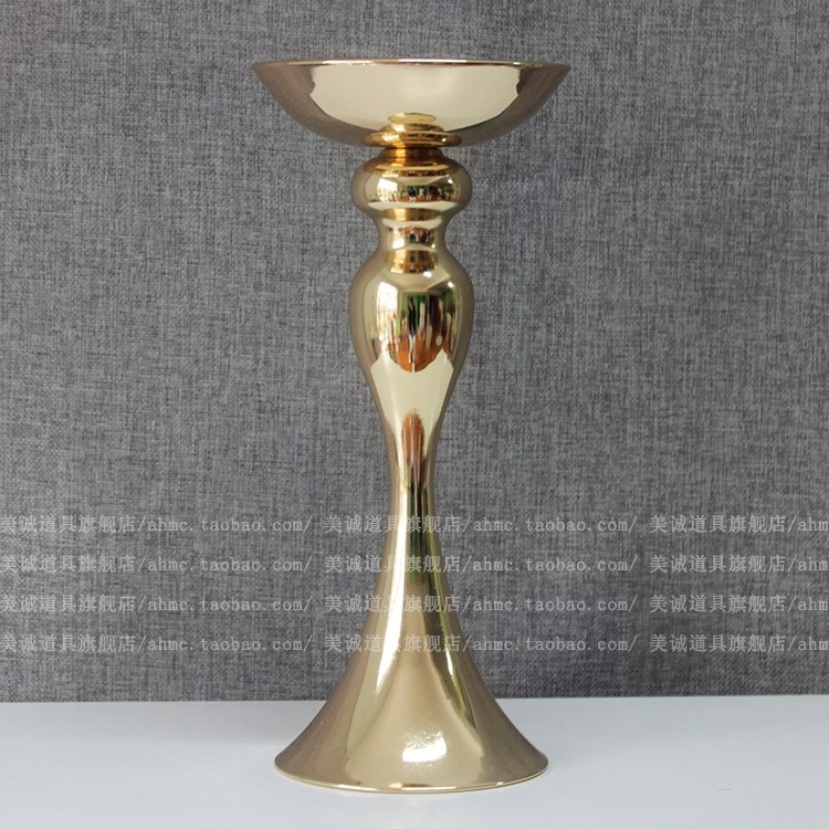 The new 2018 wedding flower implement prop base table flower vase, wrought iron candlestick, road led European ornamental flower beauty