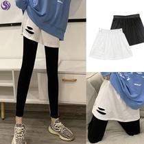 Clothes overcoated in the cover with loose shade bottle white side open and blanky curtain short skirt in the middle of long