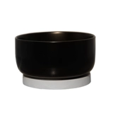 Нагревание черной кошачьей чаши для пить