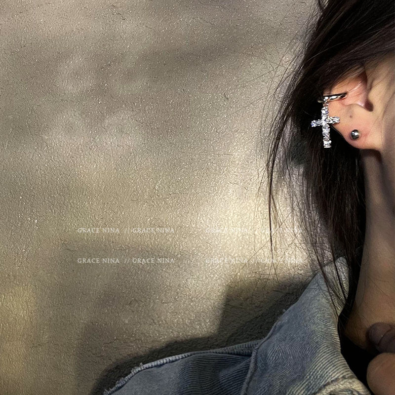 In the name of Father ~ zircon Cross Earbone Clip Superior Ear Clip Without Earrings Woman Earrings 2022 New Wave