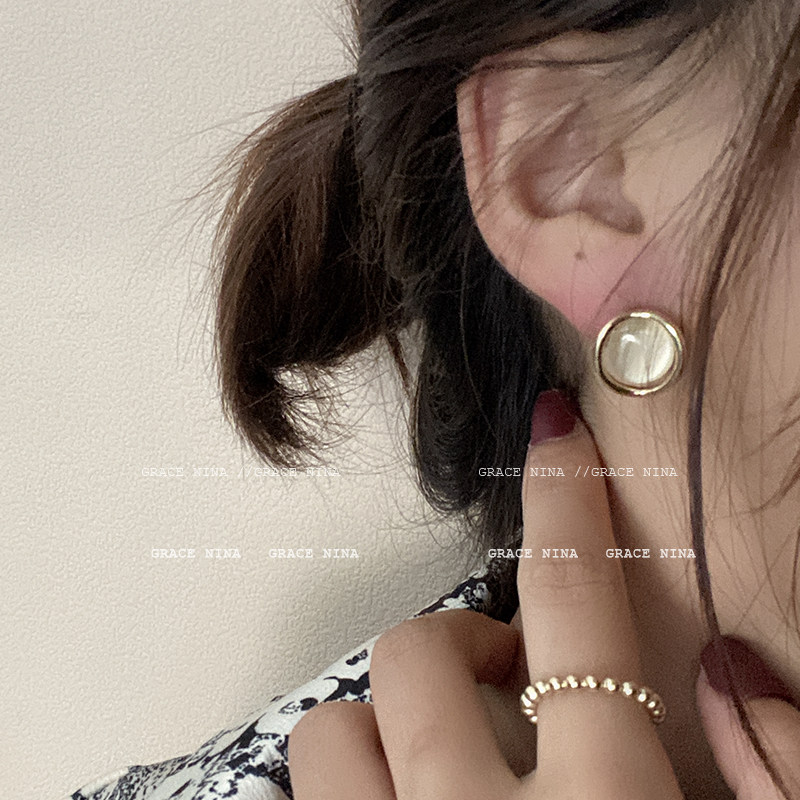 Circle the most precious You metal strips surround the cat Eye stone ear nail 2023 New wave advanced feelings light and luxurious otoliths-Taobao