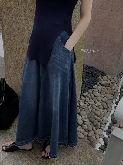 High-end, elegant, high-waisted denim blue, retro-style lazy half-length skirt, niche design, tasseled raw edge skirt