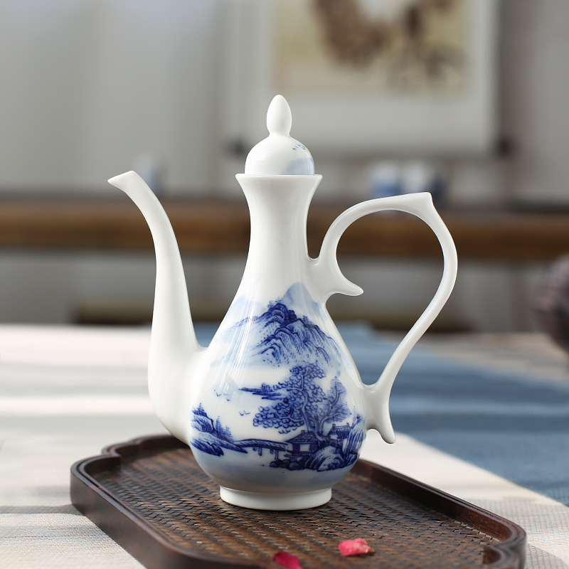 Jingdezhen hand - made hip flask household of Chinese style of blue and white porcelain ceramic 4 two wine pot liquor wine wine