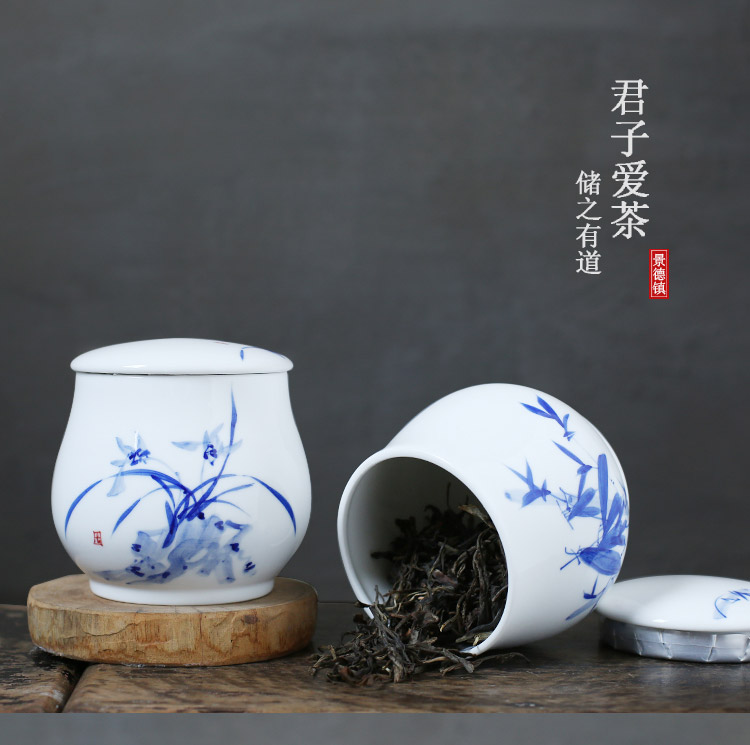 Jingdezhen up fire caddy fixings ceramic seal pot which is hand draw large stock of blue and white porcelain tea containers of household