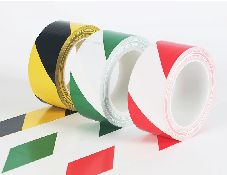 Băng cảnh báo PVC ngựa vằn đen và vàng băng qua mốc nhãn dán phân vùng mặt đất xưởng logo bảng màu định vị sàn bang dinh phan quang