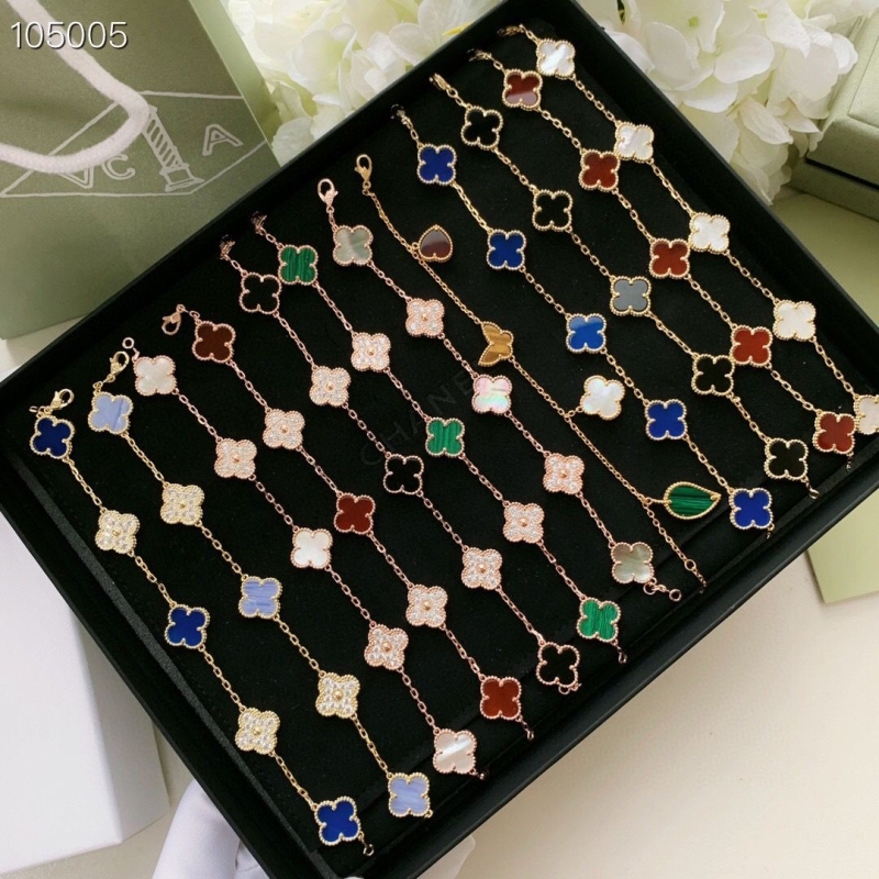 Lucky Clover Five-Leaf Bracelet Plated with 18K Gold, White Mother-Of-Pearl, Agate, Laser-Engraved Sterling Silver, V-Gold, Non-Fading Purple Chalcedony, Pure Silver