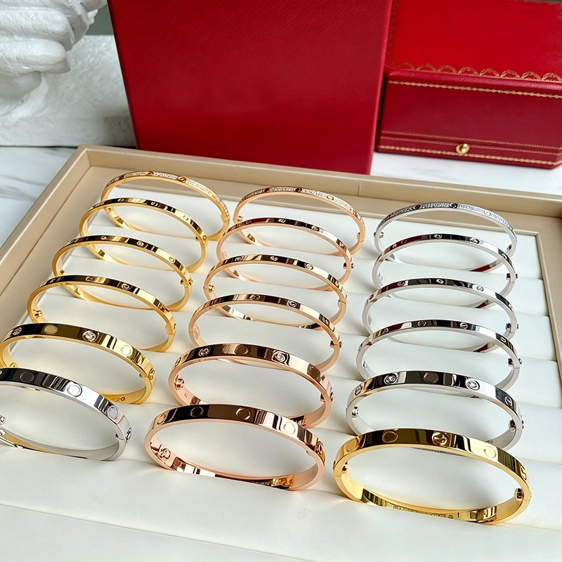 Luxurious Women's 18K Rose Gold High-End Non-Fading Bracelet with Screw Love Design, Gold-Plated