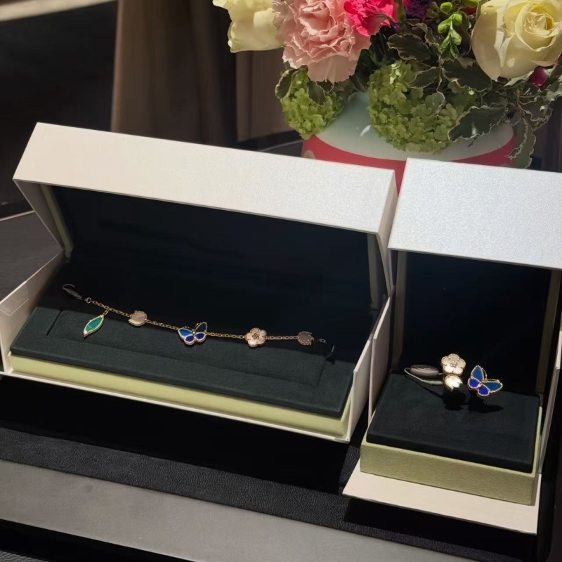 Top-Quality New Year Lucky Bracelet with Butterfly, Five Flowers, White Mother-Of-Pearl, Ladybug, and Flowers in 18K Gold Top-Quality New Year Lucky Bracelet with Butterfly, Five Flowers, White Mother-Of-Pearl, Ladybug, and Flowers in 18K Gold