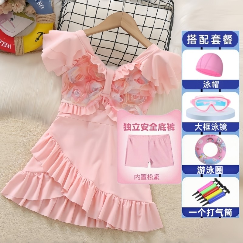 女の子向けの新しい夏らしいワンピース水着、プリンセスドレス風水着、ビーチでの休暇にぴったりのキュートな水着。