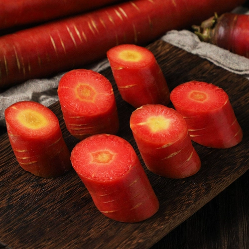 Песчаная фруктовая морковь красная кожа красное сердце Свежее и хрустящее сладкое песчаное гнездо сырое, есть морковные овощи с грязью 10