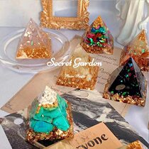 Desktop Handmade Crystal Pyramid Ornament Girls Gift Base 5*5cm